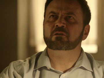 Francisco cuenta con un socio inesperado en sus oscuros negocios Francisco cuenta con un socio inesperado en sus oscuros negocios