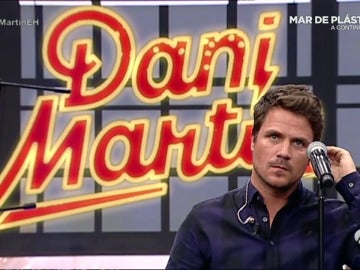 Dani Martín canta su nuevo single, 'Los Charcos', en directo para el público de 'El Hormiguero' Dani Martín canta su nuevo single, 'Los Charcos', en directo para el público de 'El Hormiguero'