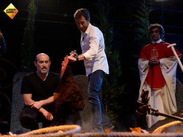 Pablo Motos entierra viva a Patricia Montero para enseñarnos qué hacer en esta situación Pablo Motos entierra viva a Patricia Montero para enseñarnos qué hacer en esta situación
