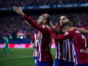 Los jugadores del Atlético de Madrid celebran el gol de Yannick Carrasco al Valencia Los jugadores del Atlético de Madrid celebran el gol de Yannick Carrasco al Valencia