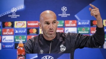 Zidane: "Yo no soy tonto y Cristiano es inteligente; estamos aquí para lo mismo" Zidane: "Yo no soy tonto y Cristiano es inteligente; estamos aquí para lo mismo"
