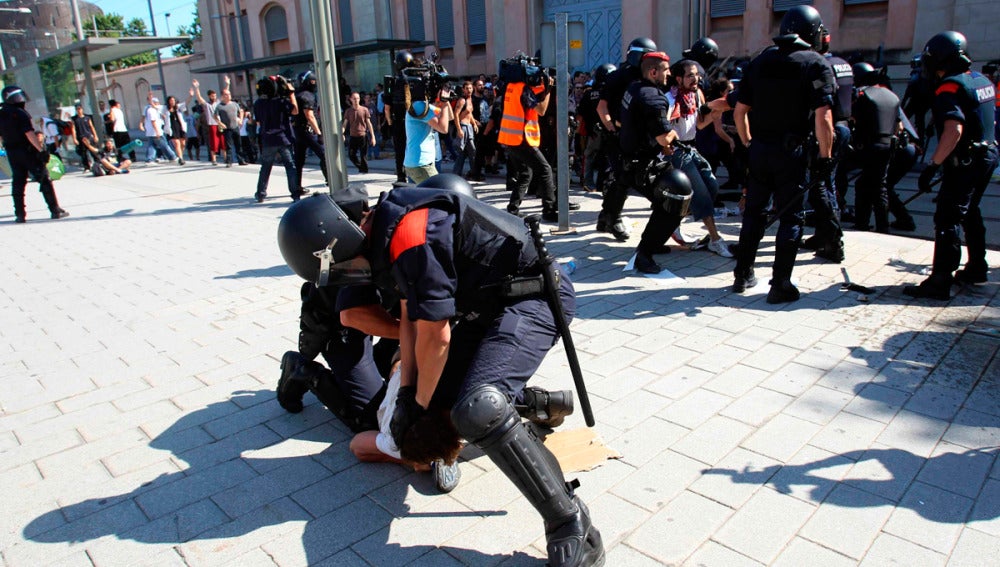 Los Mossos d'Esquadra detiene a una persona cerca del Parlament