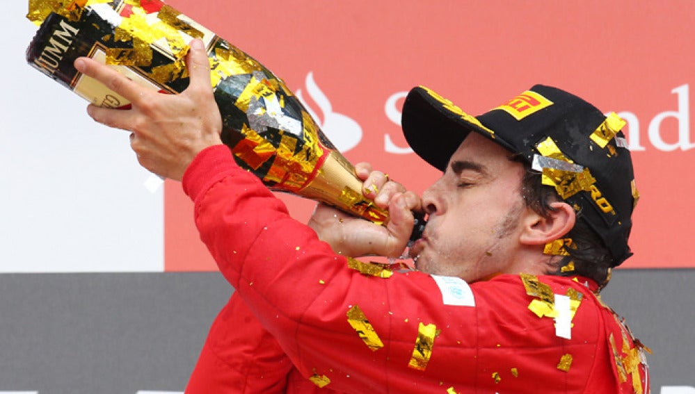 Fernando Alonso celebrando su triunfo en el GP de Alemania.