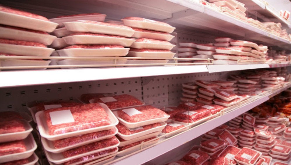 Carne picada en un supermercado.