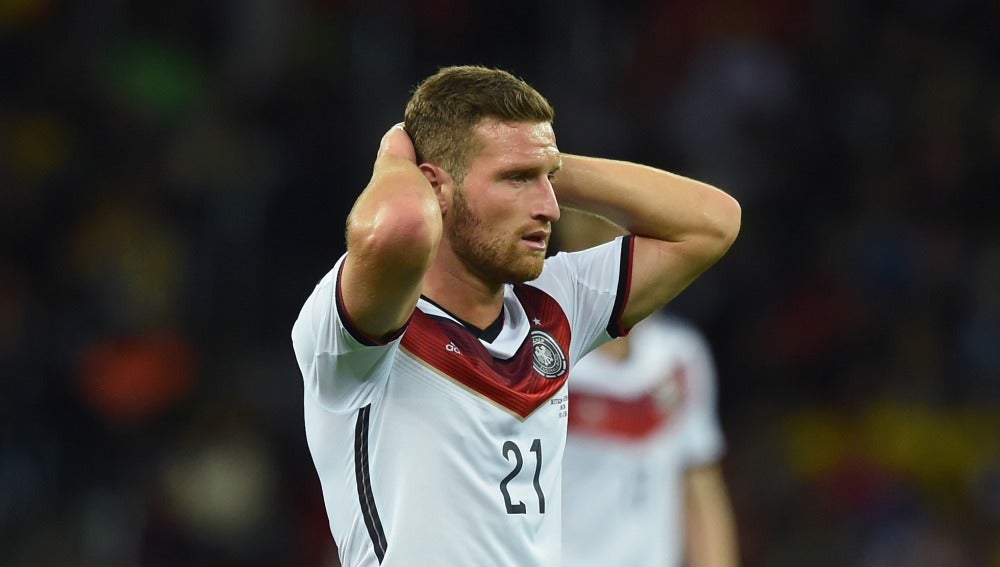 Mustafi se lamenta en un partido con la selección de Alemania
