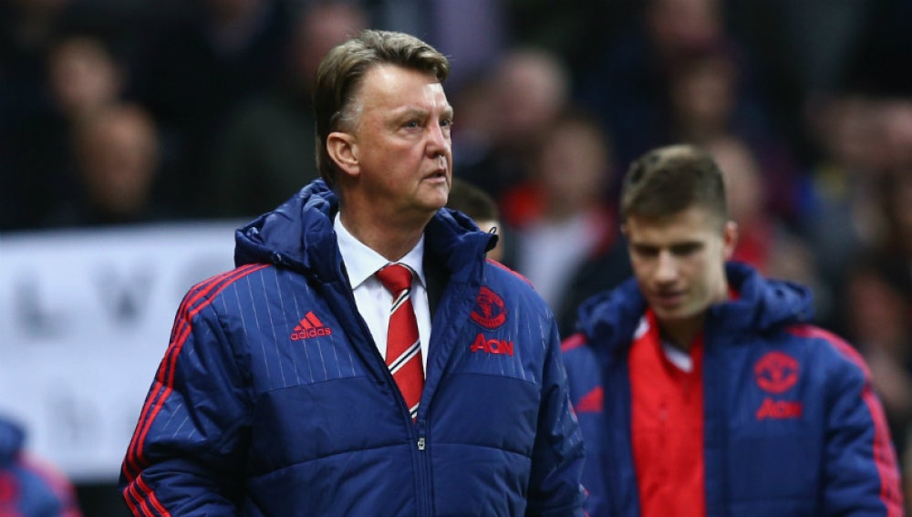 Louis Van Gaal abandona el campo del Norwich