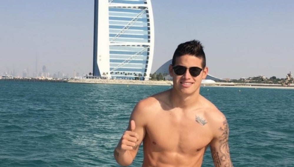James, en Dubai