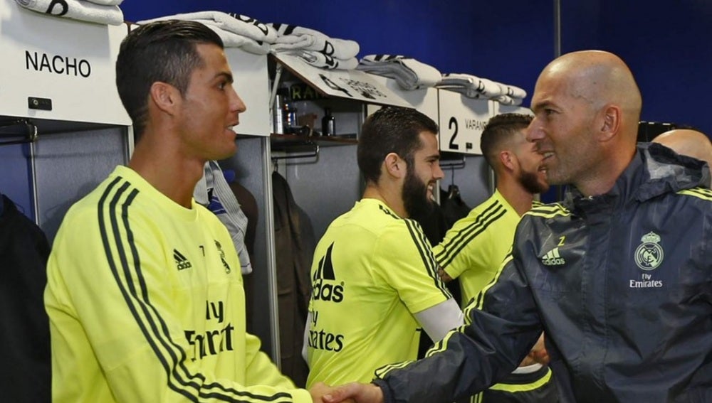 Saludo de Zidane y Cristiano Ronaldo