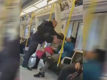 Imagen de la agresión en el Metro de Londres Imagen de la agresión en el Metro de Londres
