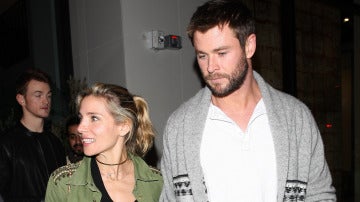 Elsa Pataky y Chris Hemsworth pasean por Los Ángeles de la mano Elsa Pataky y Chris Hemsworth pasean por Los Ángeles de la mano