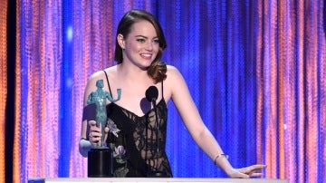 Emma Stone recoge su premio SAG Emma Stone recoge su premio SAG