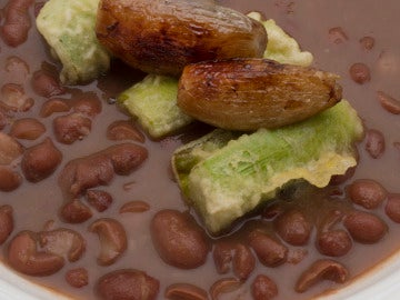 Alubias negras con puerros en tempura Alubias negras con puerros en tempura
