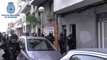 Frame 16.115965 de: Detenidos dos yihadistas en España, en Badalona y en Salou, y un tercero en Marruecos