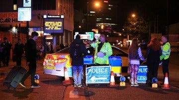 Policía británica en los alrededores del Manchester Arena Policía británica en los alrededores del Manchester Arena
