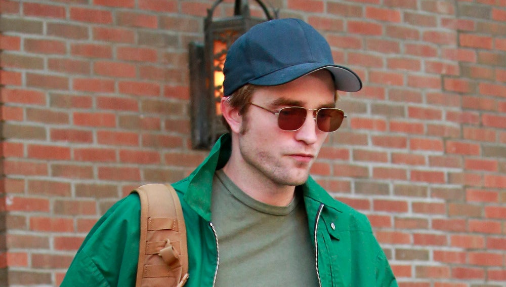 Robert Pattinson sigue pálido hasta en verano