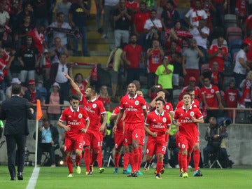 Los jugadores del Benfica celebran un gol Los jugadores del Benfica celebran un gol