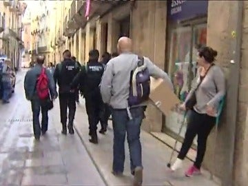 La Guardia Civil registra varias empresas en una operación sobre la concesión de aguas de Girona cuando Puigdemont era alcalde La Guardia Civil registra varias empresas en una operación sobre la concesión de aguas de Girona cuando Puigdemont era alcalde