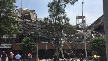 Vista de un edificio derruido Vista de un edificio derruido