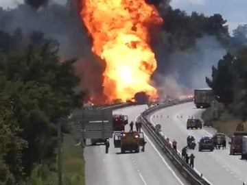Accidente de un camión de bombonas de butano Accidente de un camión de bombonas de butano