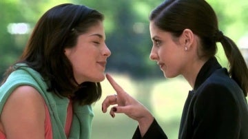 Sarah Michelle Gellar y Selma Blair en 'Crueles Intenciones' Sarah Michelle Gellar y Selma Blair en 'Crueles Intenciones'