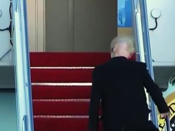 El viento deja al descubierto la alopecia de Trump