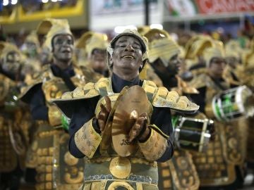 Integrantes de la escuela de samba del Grupo Especial Império Serrano en el festival de Río de Janeiro Integrantes de la escuela de samba del Grupo Especial Império Serrano en el festival de Río de Janeiro