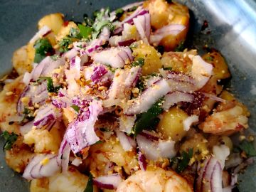 Gambas con salsa con piña y salsa de soja caramelizada Gambas con salsa con piña y salsa de soja caramelizada
