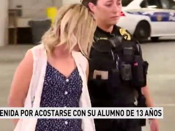 Detenida una profesora por acostarse con su alumno de 13 años Detenida una profesora por acostarse con su alumno de 13 años