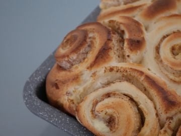 Rollos de canela con crema pastelera Rollos de canela con crema pastelera