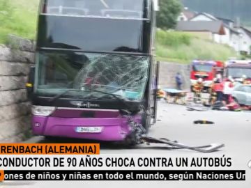 Nueve adolescentes han resultado heridos leves en un accidente de autobús en Alemania Nueve adolescentes han resultado heridos leves en un accidente de autobús en Alemania