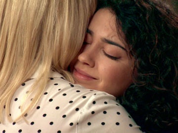 Belén y Charo, un abrazo de madre e hija Belén y Charo, un abrazo de madre e hija