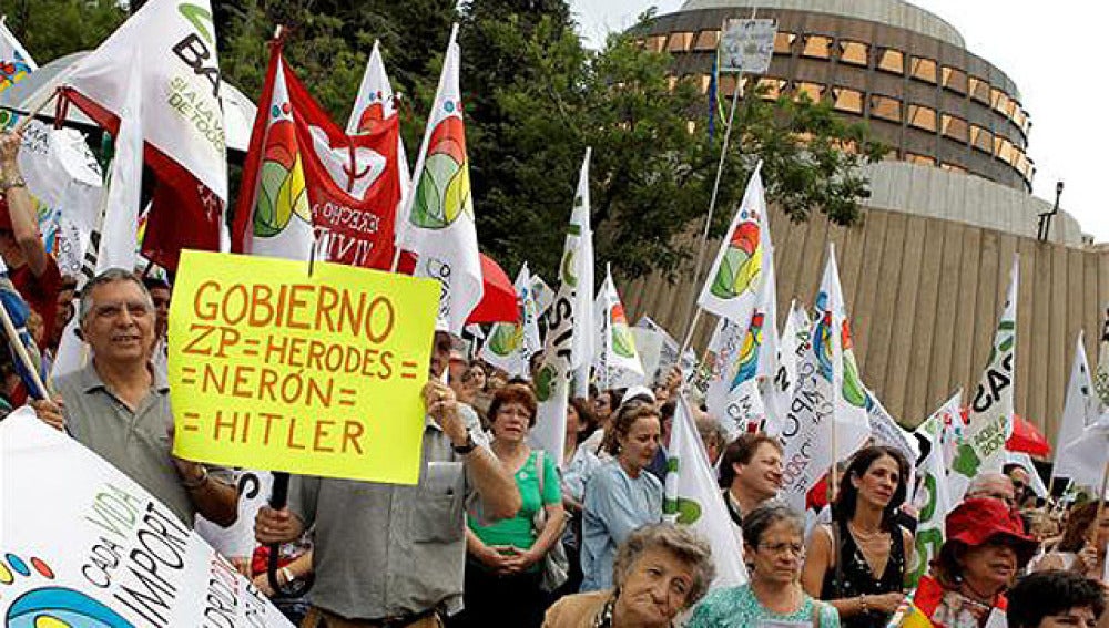 Concentración frente al TC contra la ley del Aborto