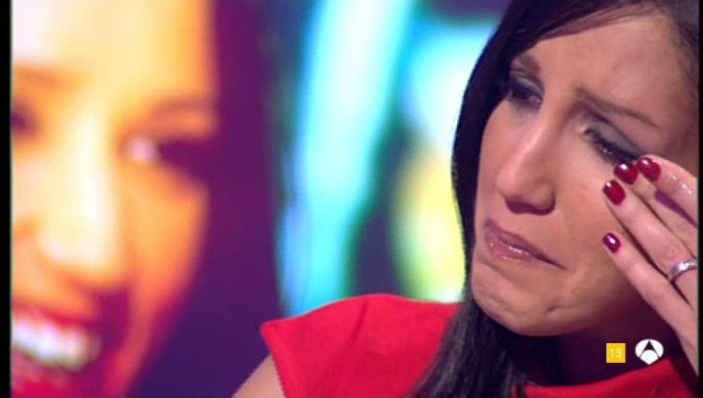 Nuria Bermúdez llorando