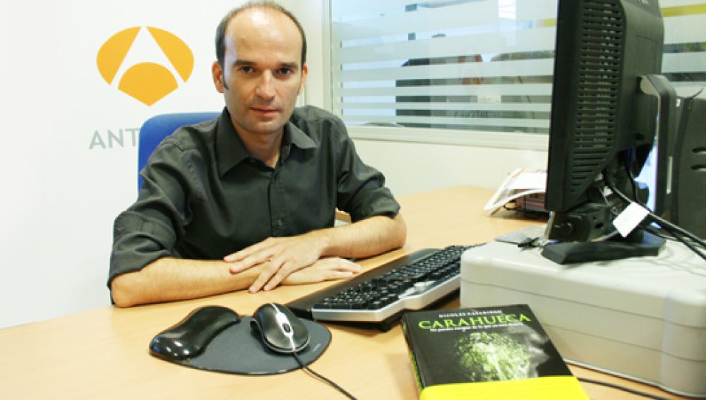 El escritor Nicolás Casariego en un momento del encuentro digital en el que ha respondido a los internautas.