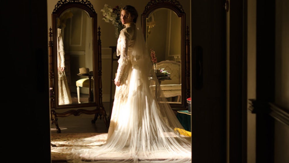 Alicia, vestida de novia