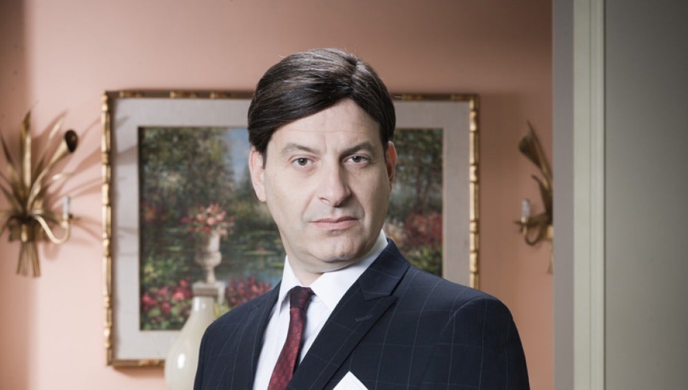 Josep Julien es Vicente Lujan