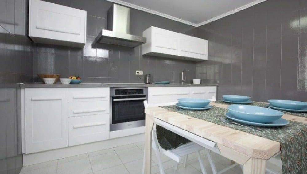 ANTENA 3 TV | Diseño de una práctica cocina en un piso completamente vacío