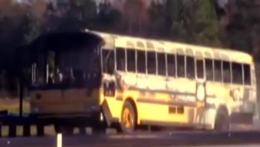 Autobús escolar calcinado en Florida