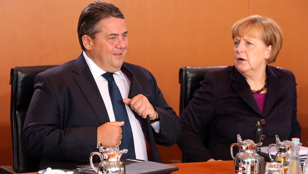 Sigmar Gabriel junto a Angela Merkel