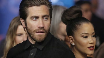 Jake Gyllenhaal, con camisa negra de ante Jake Gyllenhaal, con camisa negra de ante