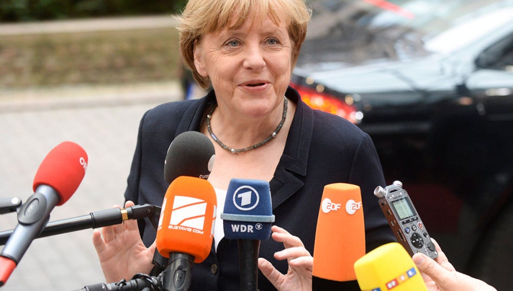 Merkel atiende a los periodistas en Bruselas