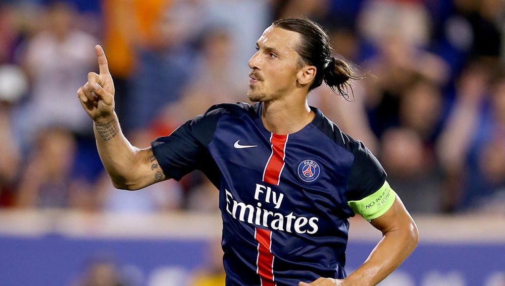 Zlatan Ibrahimovic celebra un gol con el París Saint-Germain