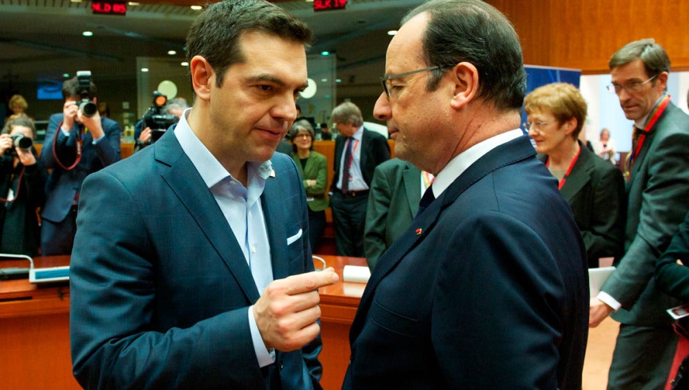 Tsipras y Hollande conversan en Bruselas