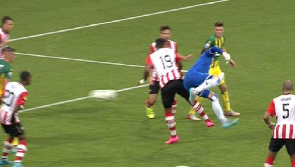 Golazon de Martin Hansen en la liga holandesa