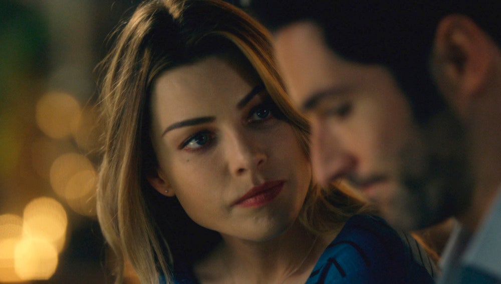 Chloe quiere ser la amiga de Lucifer