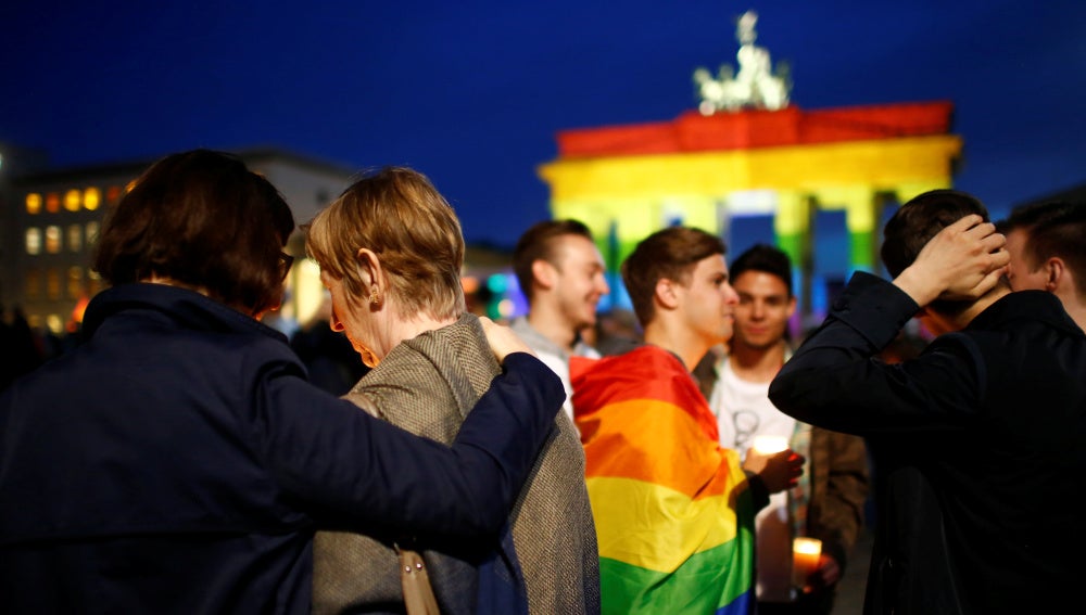 Resultado de imagen para Alemania: homosexuales podrán casarse y adoptar