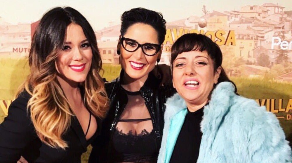 Lorena Gómez y Rosa López apoyan a su compañera Yolanda Ramos en la premiere de su nueva película 'Villaviciosa de al lado'