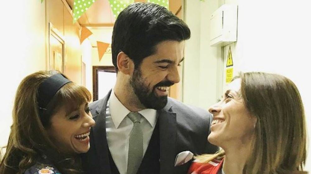 La atleta Isabel Macías visita el rodaje de 'Amar'