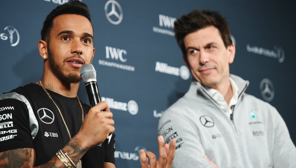 Lewis Hamilton, en un acto junto a Toto Wolff