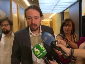 Iglesias llega a su reunión con Sánchez Iglesias llega a su reunión con Sánchez
